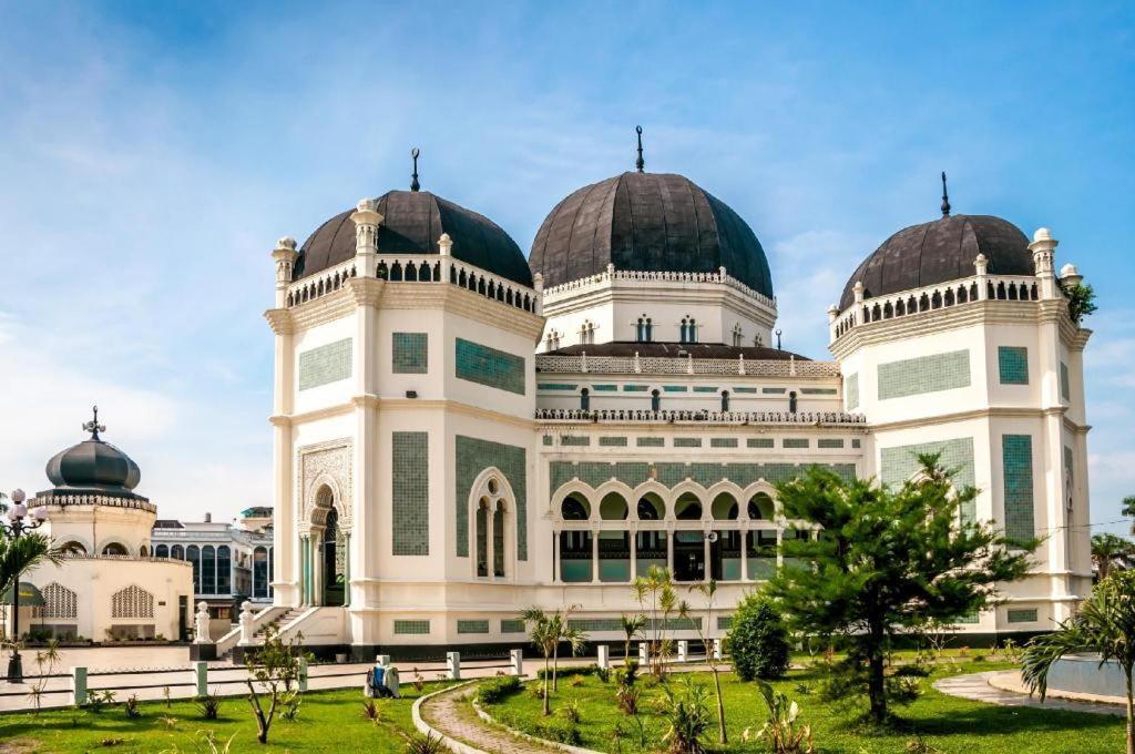Oyo 619 Naufal Guest House Syariah Medan Exterior photo