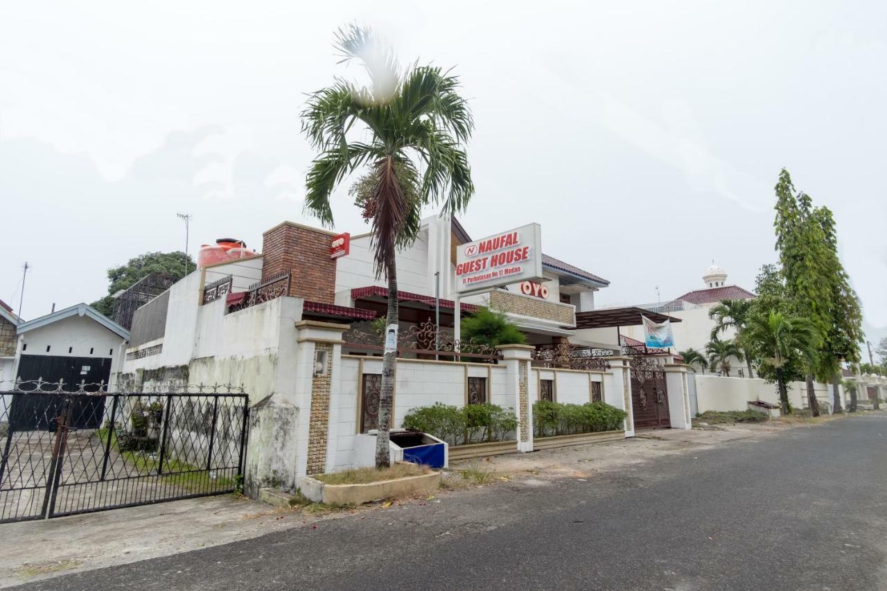 Oyo 619 Naufal Guest House Syariah Medan Exterior photo
