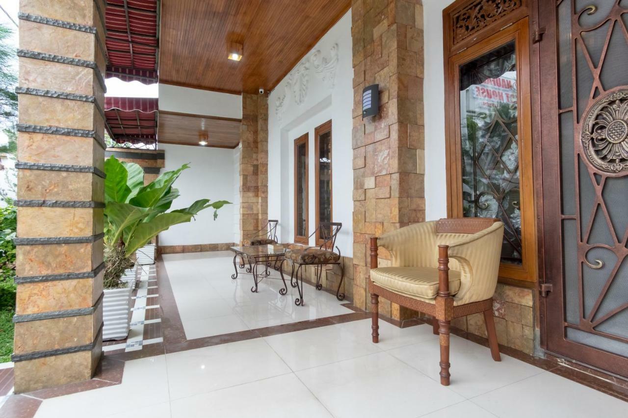 Oyo 619 Naufal Guest House Syariah Medan Exterior photo