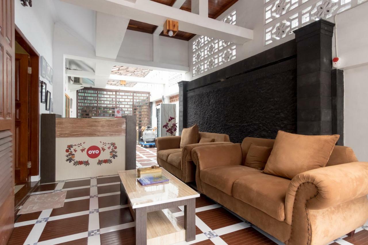 Oyo 619 Naufal Guest House Syariah Medan Exterior photo