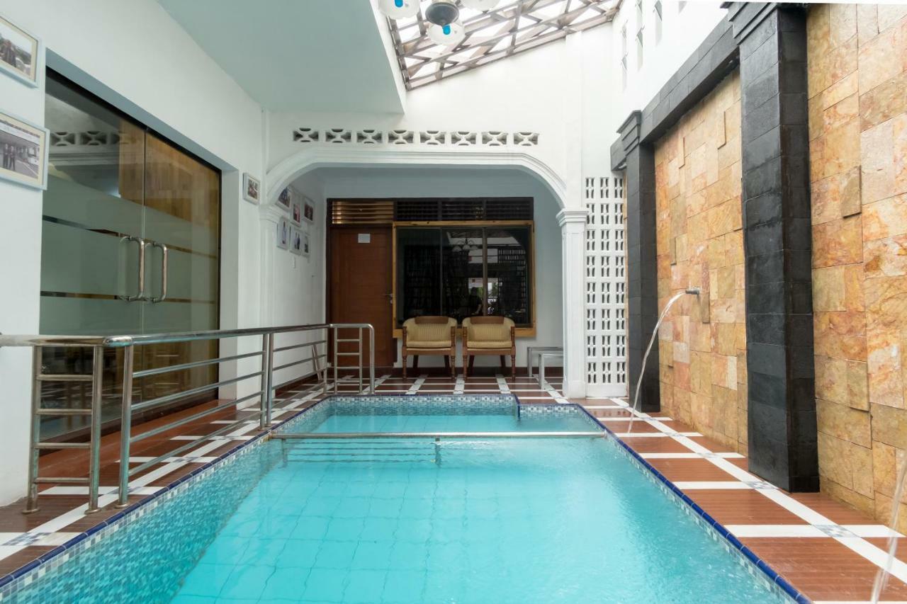 Oyo 619 Naufal Guest House Syariah Medan Exterior photo