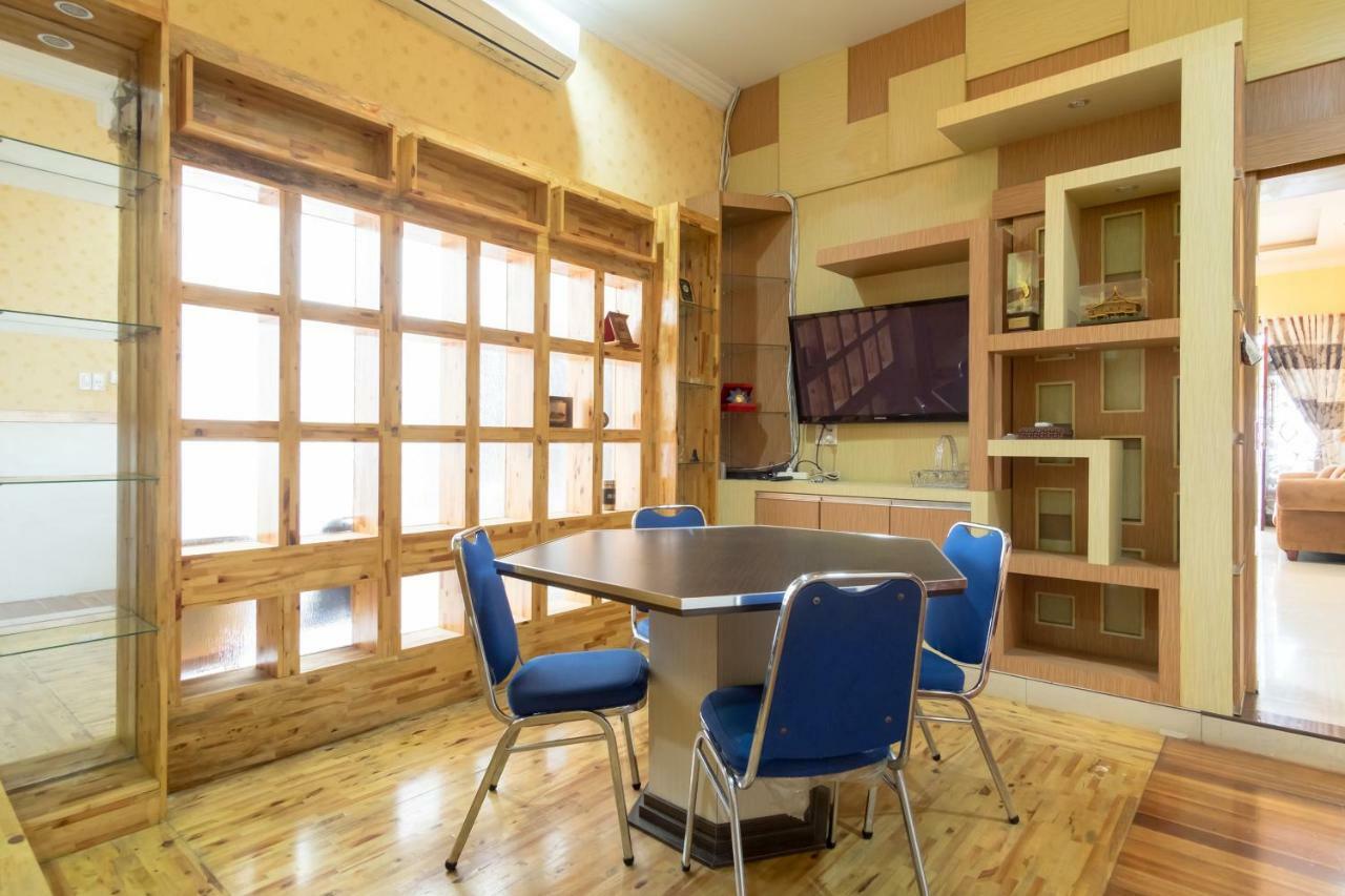 Oyo 619 Naufal Guest House Syariah Medan Exterior photo